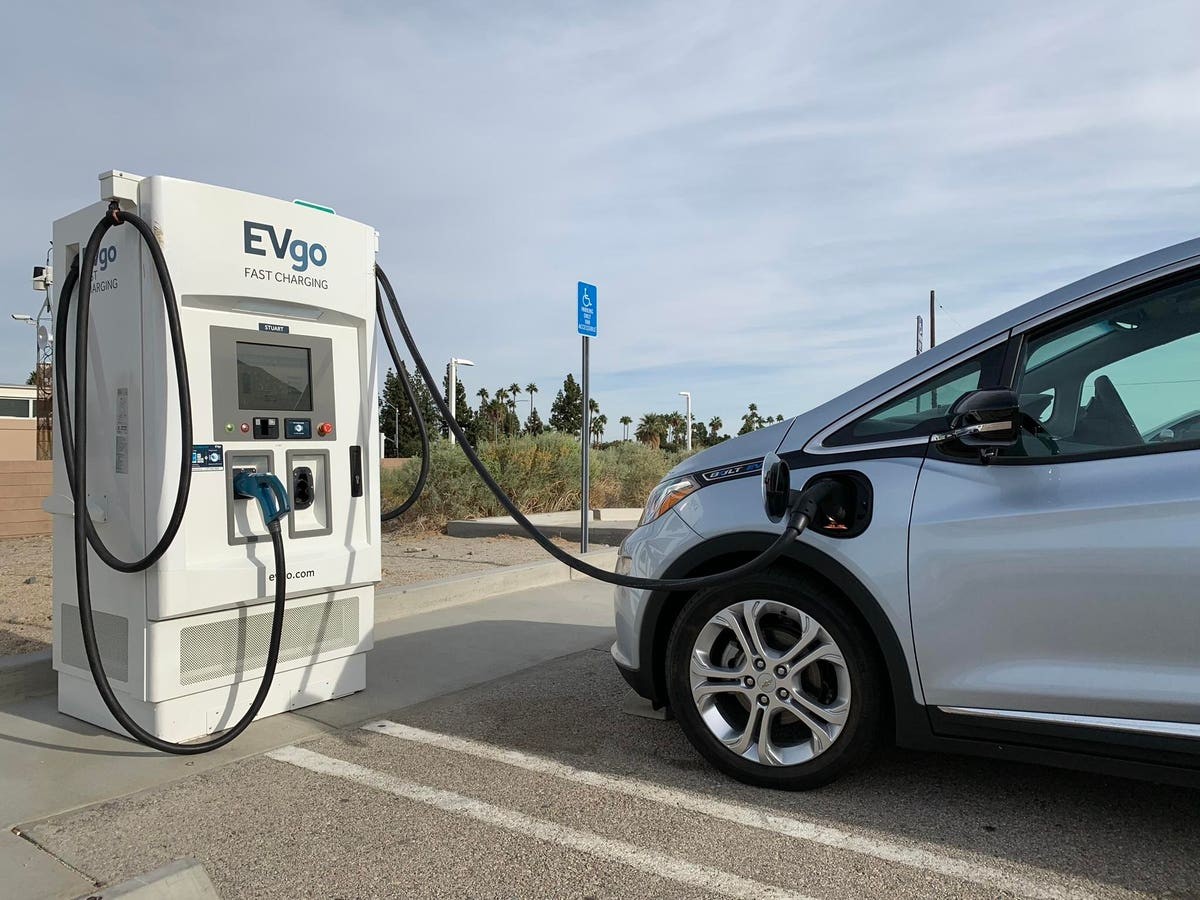 汽車充電樁加盟VS自營，哪個更適合你？專家為你解答！