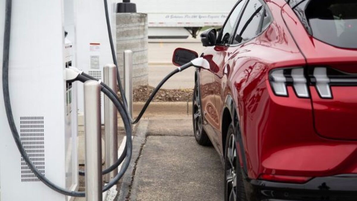 新能源充電樁如何助推汽車行業(yè)綠色轉型